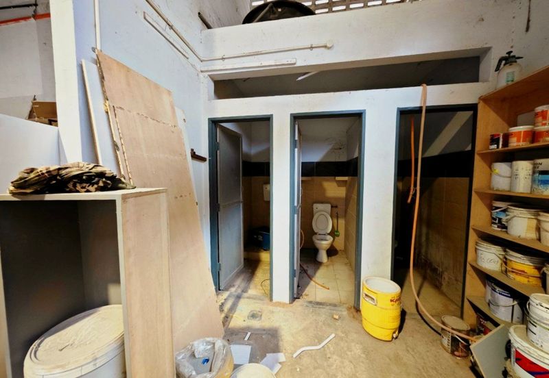 Kawasan Perindustrian Menglembu Facing Main Road 1.5 Storey Semi-D Factory Fully Covered 