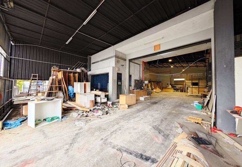 Kawasan Perindustrian Menglembu Facing Main Road 1.5 Storey Semi-D Factory Fully Covered 