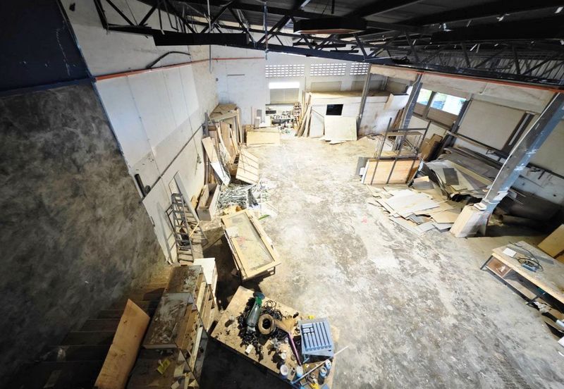 Kawasan Perindustrian Menglembu Facing Main Road 1.5 Storey Semi-D Factory Fully Covered 