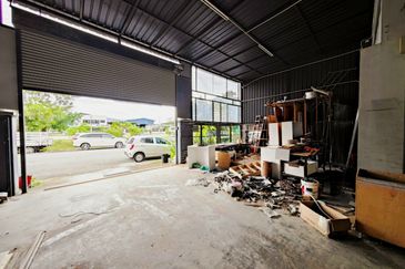 Kawasan Perindustrian Menglembu Facing Main Road 1.5 Storey Semi-D Factory Fully Covered 