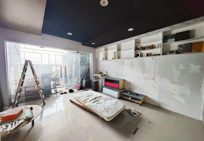 Kawasan Perindustrian Menglembu Facing Main Road 1.5 Storey Semi-D Factory Fully Covered 