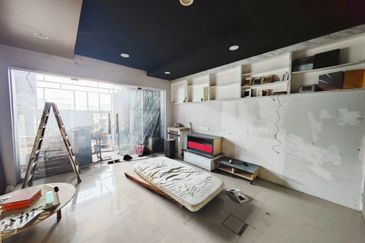 Kawasan Perindustrian Menglembu Facing Main Road 1.5 Storey Semi-D Factory Fully Covered 