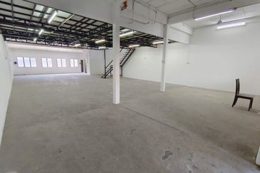 Pengkalan 1 1.5 Storey Terrace Factory For Rent 