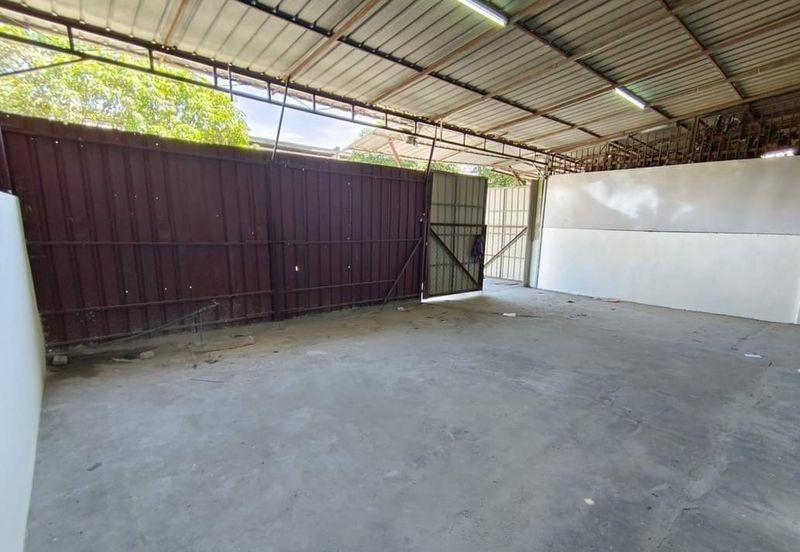 Pengkalan 1 1.5 Storey Terrace Factory For Rent 