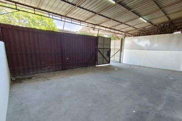 Pengkalan 1 1.5 Storey Terrace Factory For Rent 