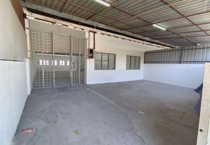 Pengkalan 1 1.5 Storey Terrace Factory For Rent 