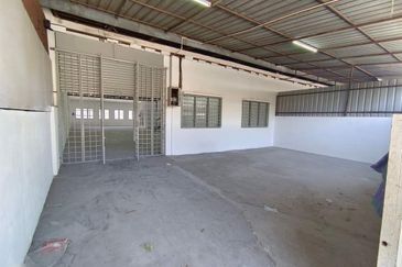 Pengkalan 1 1.5 Storey Terrace Factory For Rent 