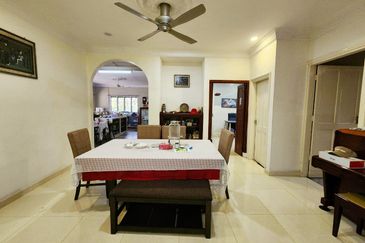 Fair Park Single Storey Bungalow With Huge Land For Sale