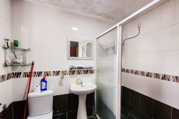 Fair Park Single Storey Bungalow With Huge Land For Sale