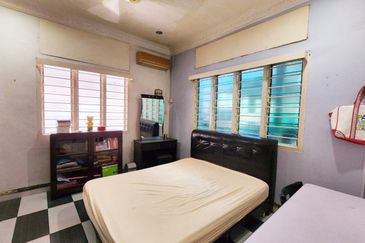 Fair Park Single Storey Bungalow With Huge Land For Sale