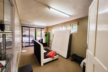 Fair Park Single Storey Bungalow With Huge Land For Sale