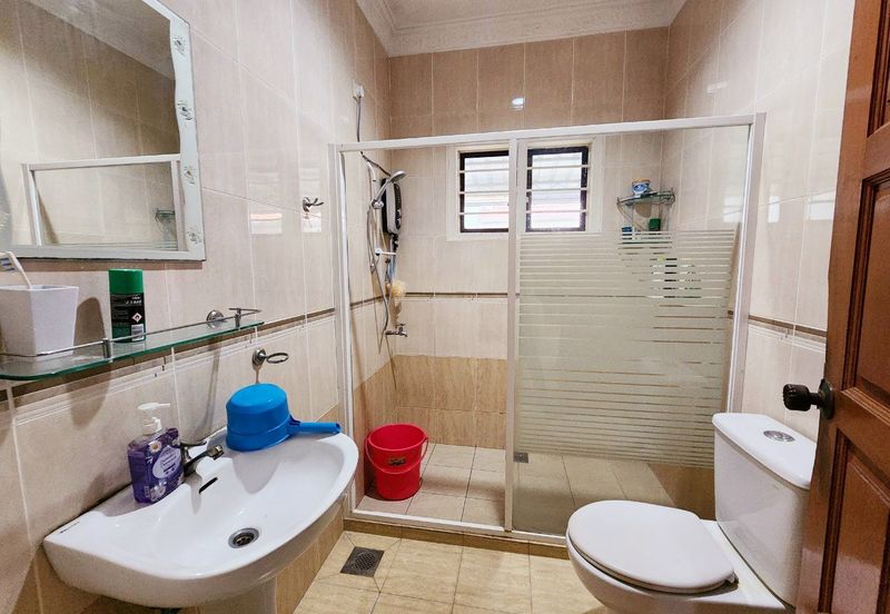 Fair Park Single Storey Bungalow With Huge Land For Sale