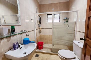 Fair Park Single Storey Bungalow With Huge Land For Sale