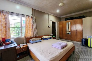 Fair Park Single Storey Bungalow With Huge Land For Sale