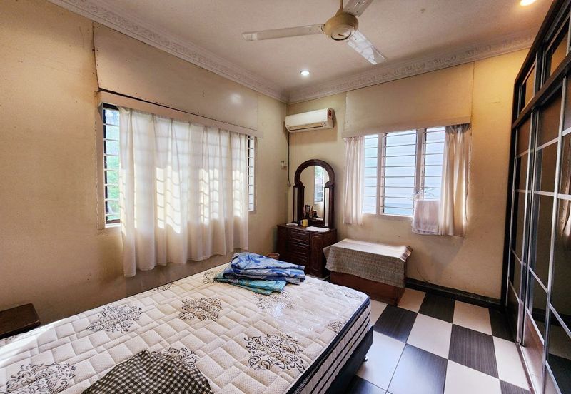 Fair Park Single Storey Bungalow With Huge Land For Sale