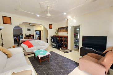 Fair Park Single Storey Bungalow With Huge Land For Sale