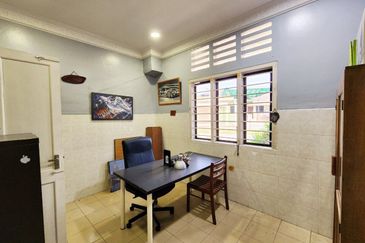 Fair Park Single Storey Bungalow With Huge Land For Sale