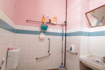 Canning Garden Single Storey Bungalow Corner Unit With Big Land For Sale 