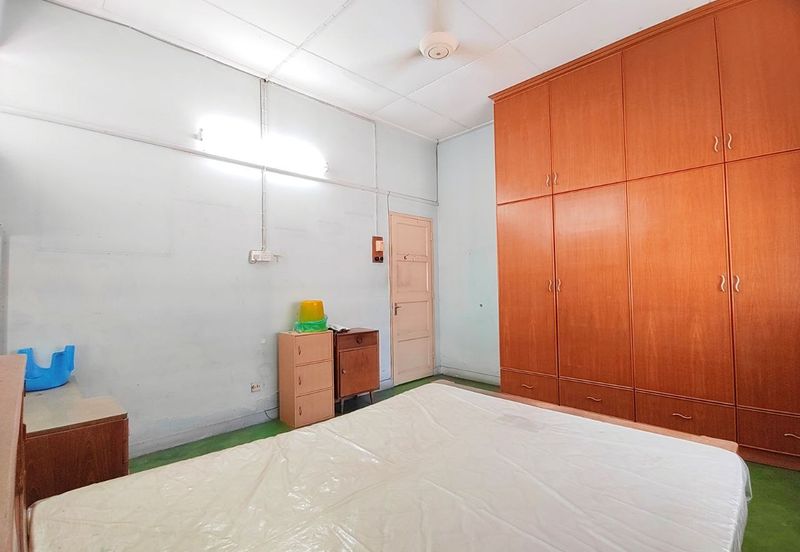 Canning Garden Single Storey Bungalow Corner Unit With Big Land For Sale 