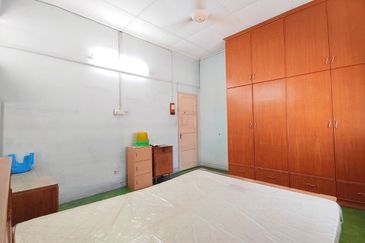 Canning Garden Single Storey Bungalow Corner Unit With Big Land For Sale 