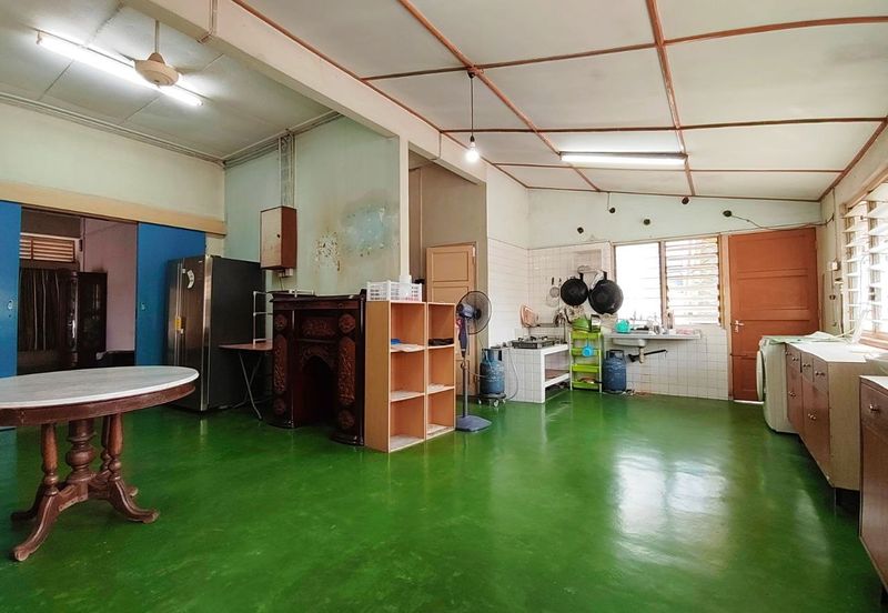 Canning Garden Single Storey Bungalow Corner Unit With Big Land For Sale 