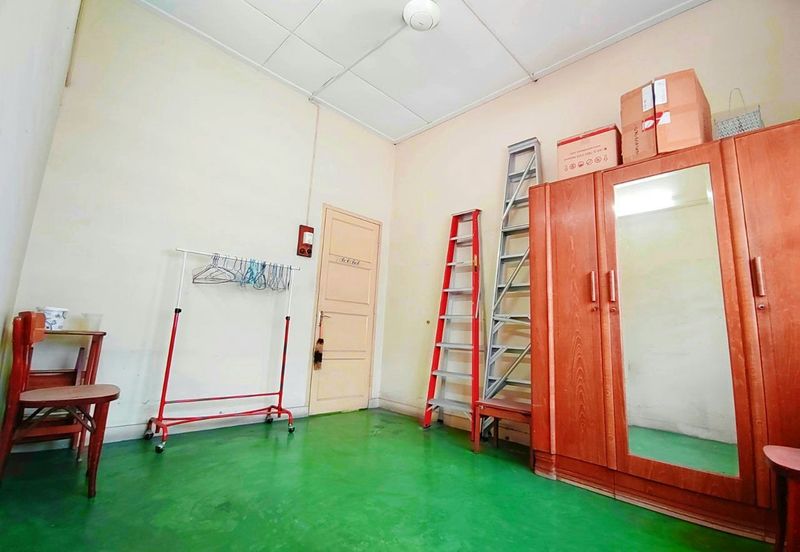 Canning Garden Single Storey Bungalow Corner Unit With Big Land For Sale 