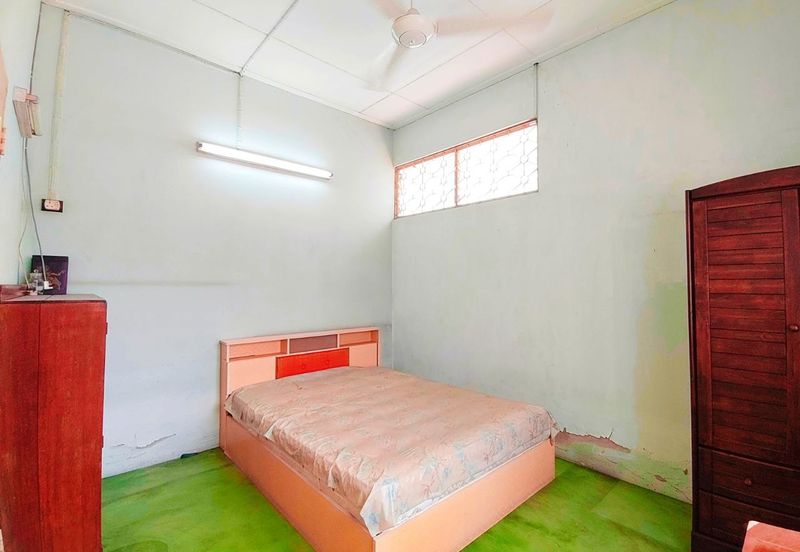 Canning Garden Single Storey Bungalow Corner Unit With Big Land For Sale 