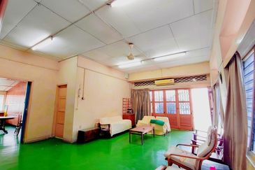 Canning Garden Single Storey Bungalow Corner Unit With Big Land For Sale 