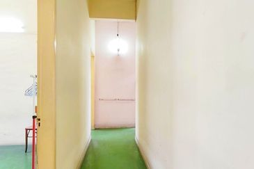 Canning Garden Single Storey Bungalow Corner Unit With Big Land For Sale 