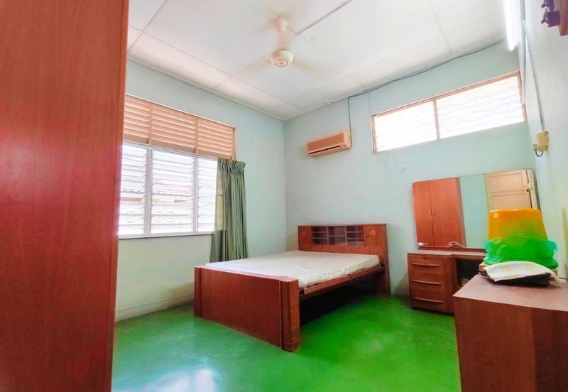 Canning Garden Single Storey Bungalow Corner Unit With Big Land For Sale 