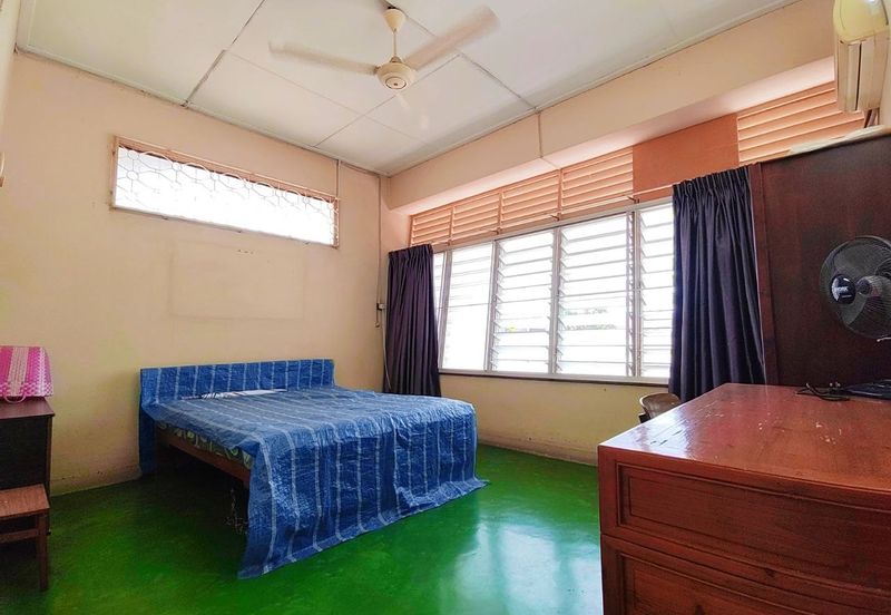 Canning Garden Single Storey Bungalow Corner Unit With Big Land For Sale 