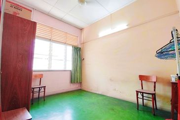 Canning Garden Single Storey Bungalow Corner Unit With Big Land For Sale 