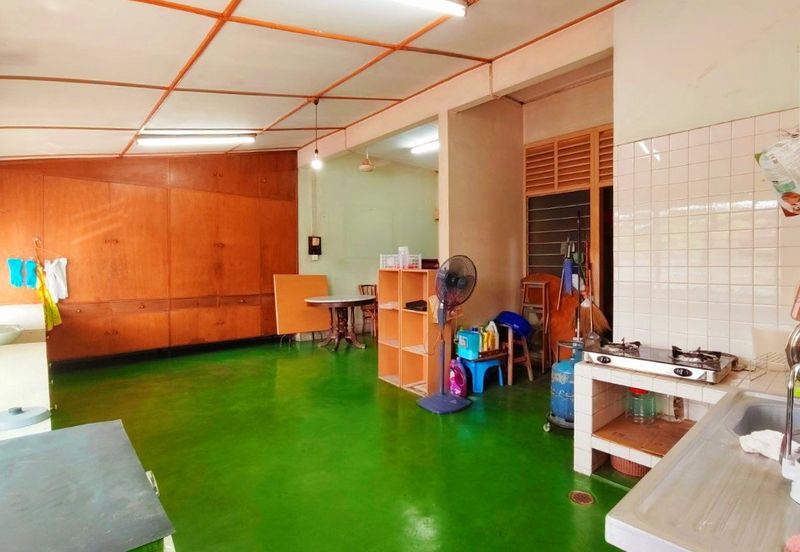 Canning Garden Single Storey Bungalow Corner Unit With Big Land For Sale 