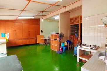 Canning Garden Single Storey Bungalow Corner Unit With Big Land For Sale 