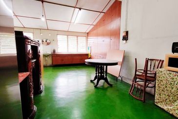 Canning Garden Single Storey Bungalow Corner Unit With Big Land For Sale 