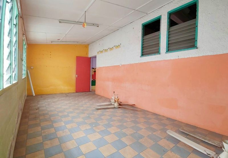 Canning Garden Single Storey Bungalow With Huge Land For Sale 