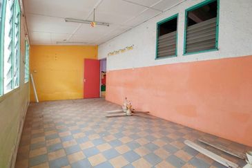 Canning Garden Single Storey Bungalow With Huge Land For Sale 