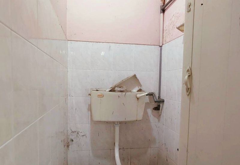 Canning Garden Single Storey Bungalow With Huge Land For Sale 