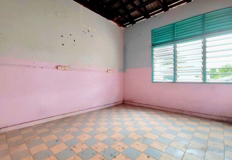 Canning Garden Single Storey Bungalow With Huge Land For Sale 