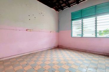 Canning Garden Single Storey Bungalow With Huge Land For Sale 