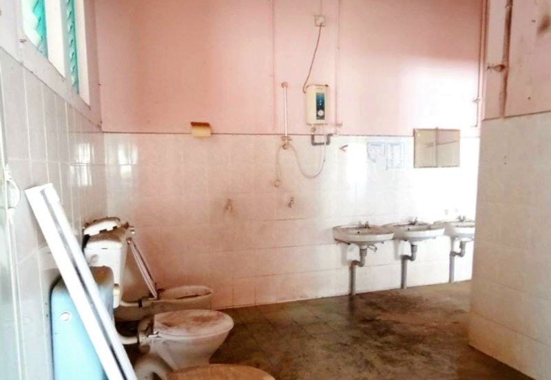 Canning Garden Single Storey Bungalow With Huge Land For Sale 