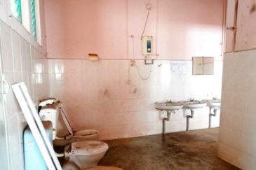 Canning Garden Single Storey Bungalow With Huge Land For Sale 