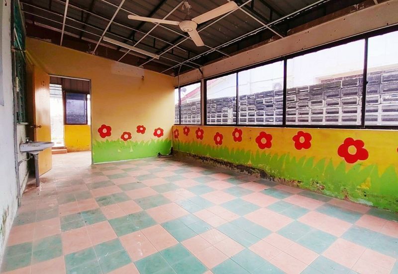 Canning Garden Single Storey Bungalow With Huge Land For Sale 