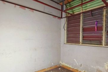 Canning Garden Single Storey Bungalow With Huge Land For Sale 