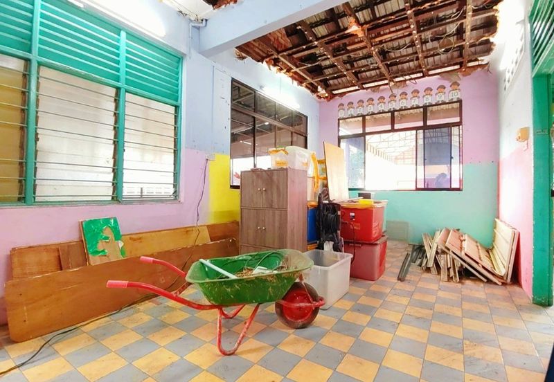 Canning Garden Single Storey Bungalow With Huge Land For Sale 