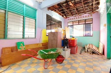 Canning Garden Single Storey Bungalow With Huge Land For Sale 