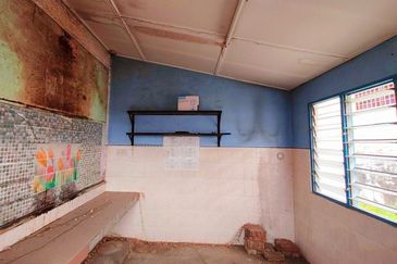 Canning Garden Single Storey Bungalow With Huge Land For Sale 