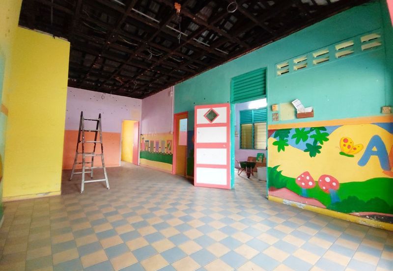 Canning Garden Single Storey Bungalow With Huge Land For Sale 