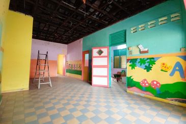 Canning Garden Single Storey Bungalow With Huge Land For Sale 