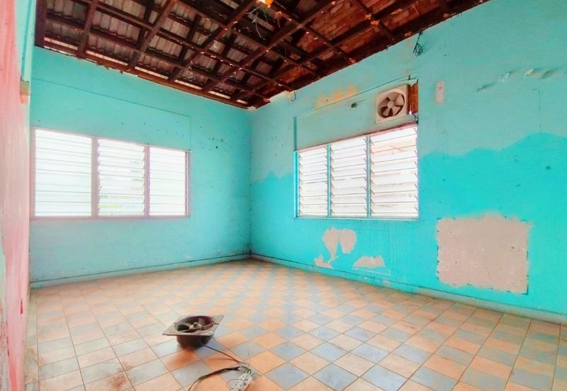 Canning Garden Single Storey Bungalow With Huge Land For Sale 